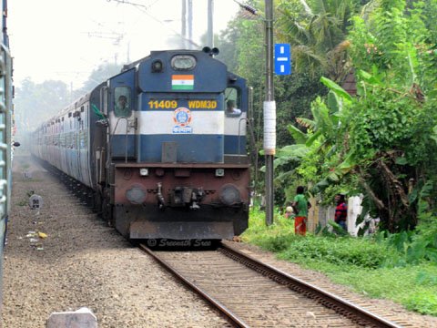 1100 ट्रेनें रद्द करेगा रेलवे, यात्रियों व व्यापारियों की बढ़ी परेशानी