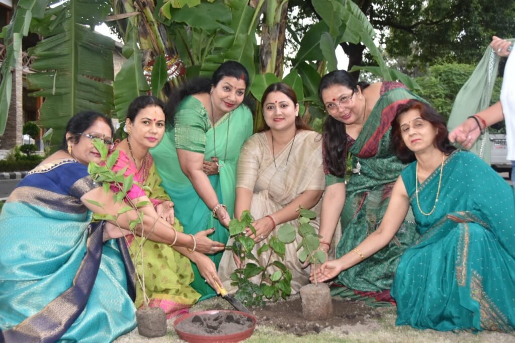 CM आवास परिसर में हरेला के शुभ अवसर पर मंत्रीगणों व विधायकगणों की पत्नियों ने किया पौधरोपण