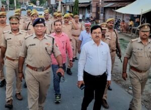 आगामी त्योहारों के मद्देनजर सिसवा में पुलिस ने किया मार्च, SDM व CO भी रहे मौजूद