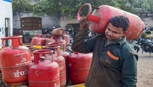 LPG Gas Cylinder Price Today : LPG Gas Cylinder की कीमत में हुई कटौती, अब देने होंगे इतने रुपये