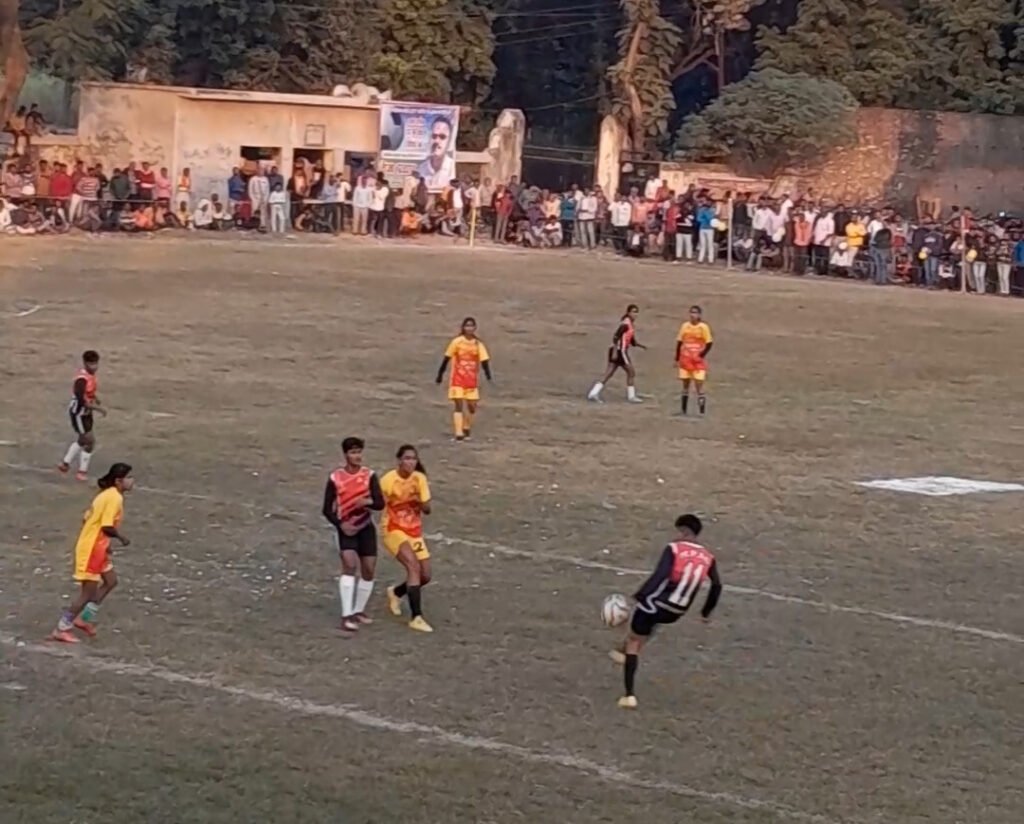 Attack Sporting Club - Women's Football Match : महिला फुटबॉल में मदर टरेसा स्पोर्टिंग क्लब सिवान ने महाराणा प्रताप इंटर कॉलेज पथरदेवा देवरिया को 1-0 से हराया