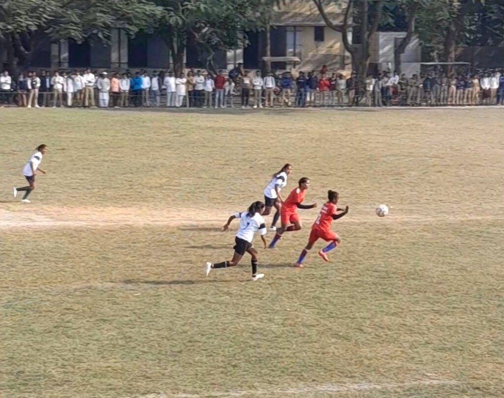 Attack Sporting Club - Women's Football Match : फाइनल में पहुंची टाउन क्लब नरकटियागंज की टीम, महिला स्पोर्टिंग क्लब सोनाडीह बलिया को 5-0 से हराया