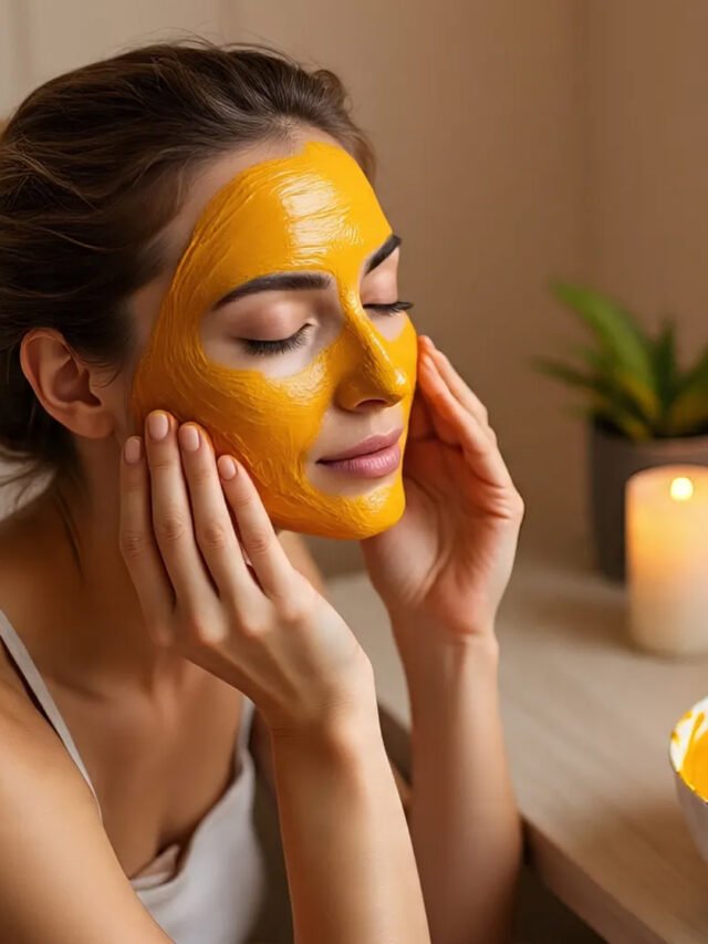 Natural Skin Care Tips: प्राकृतिक तरीके से घर बैठे पाएं ग्लोइंग स्किन, ये घरेलू टिप्स आएंगे बहुत काम