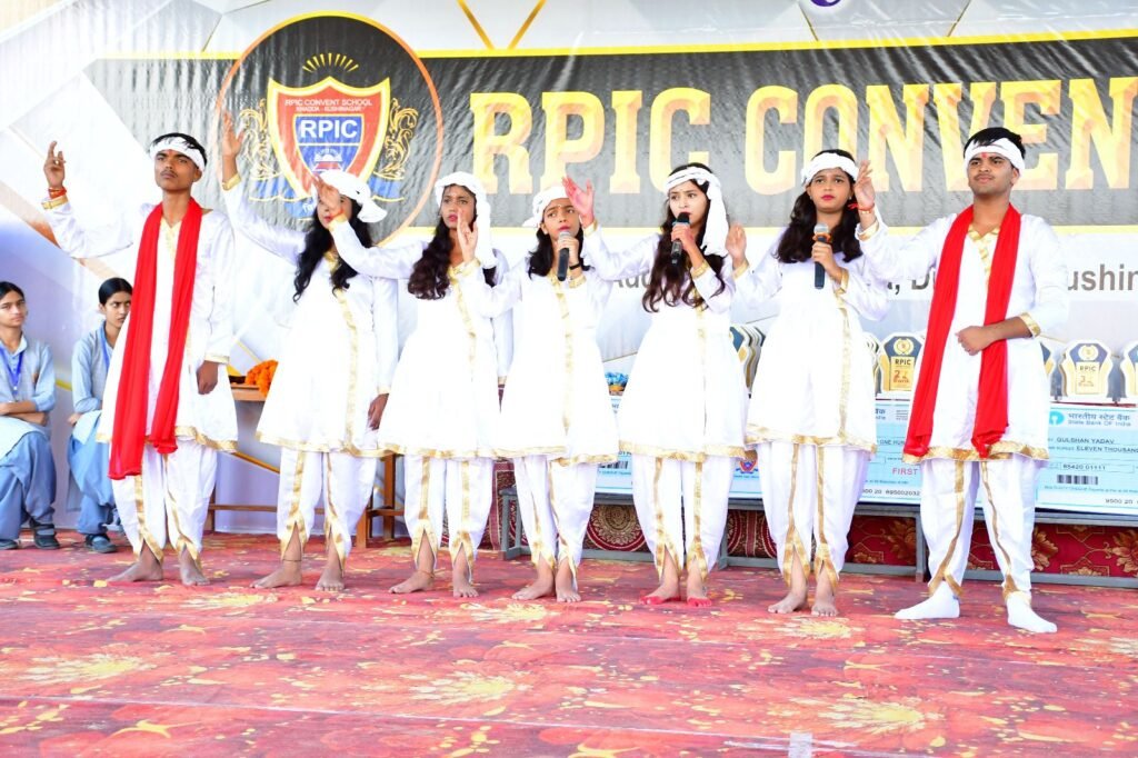 Kushinagar News - RPIC Convent School में पुरस्कार वितरण समारोह का हुआ आयोजन