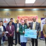 Maharajganj News : बेटियों की सफलता को मिला मान – DM ने हाईस्कूल व इंटरमीडिएट की टॉपर छात्राओं को डेमो चेक पुरस्कार देकर किया सम्मानित