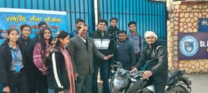 Road Safety Awareness Campaign - कॉलेज में प्रवेश करने वाले शिक्षकों, विद्यार्थियों एवं अभिभावकों को किया गया जागरूक