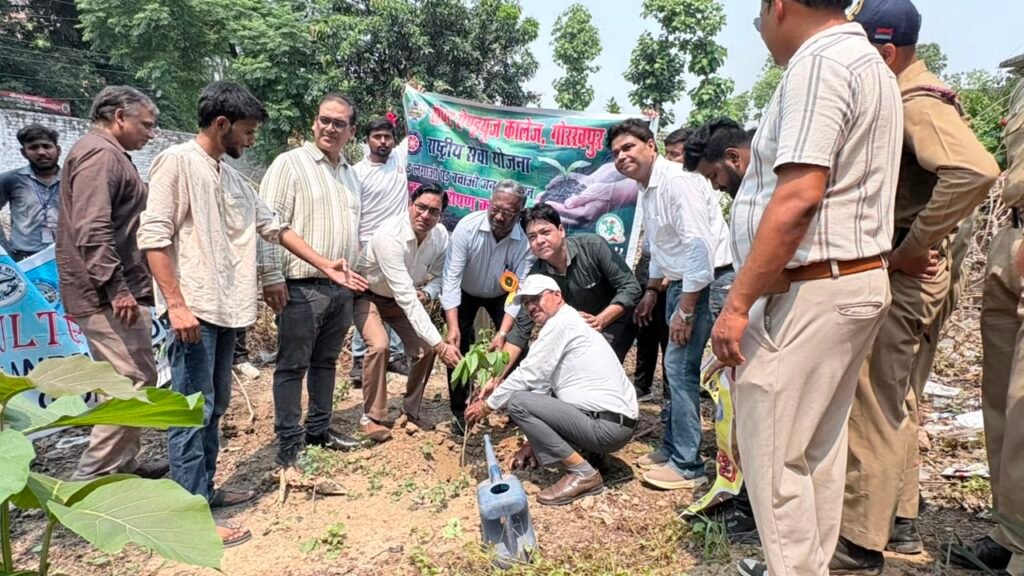 “एक पेड़ माँ के नाम” - सेण्ट ऐण्ड्रयूज कॉलेज में किया गया वृक्षारोपण